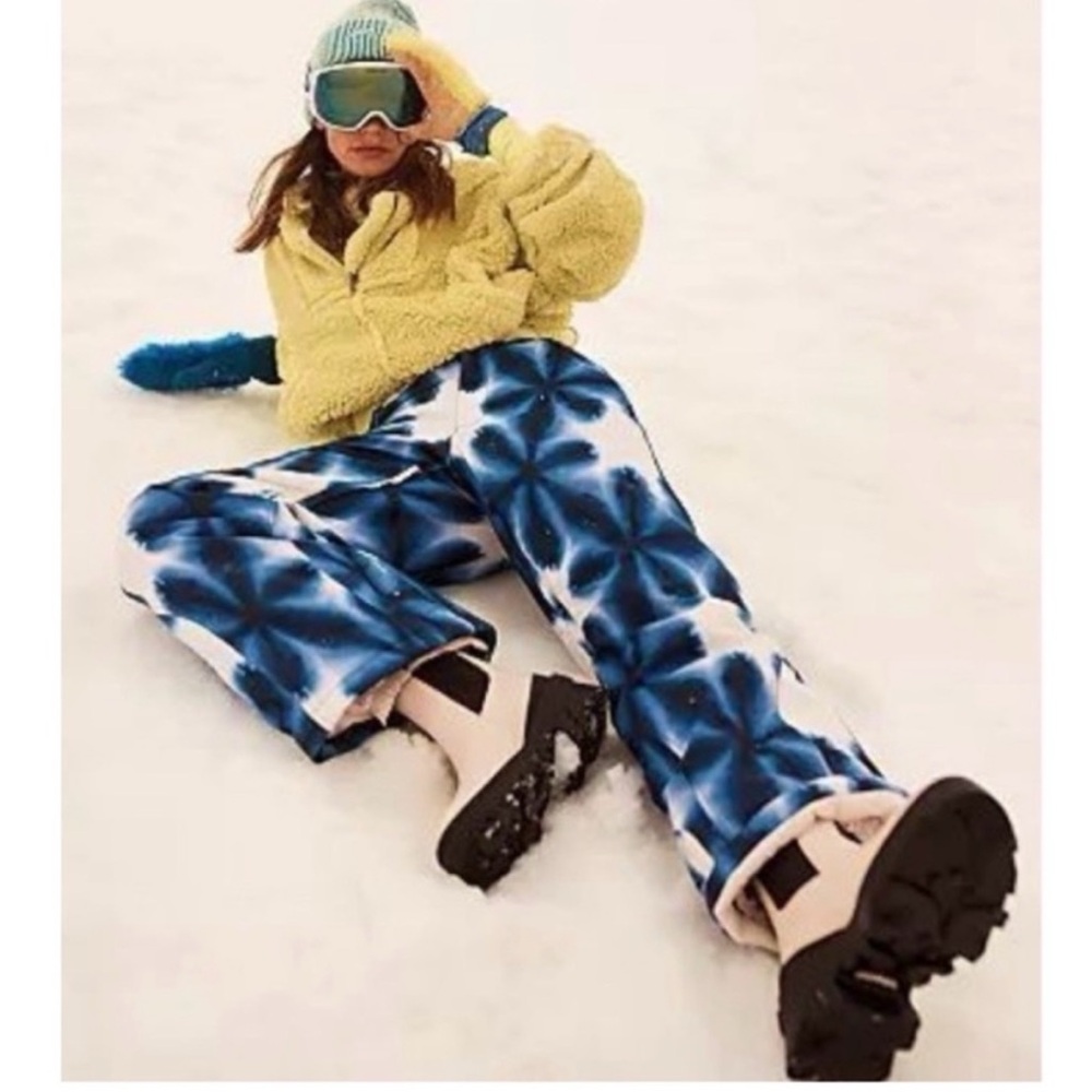 NWT FP MOVEMENT Free People Bunny Slope Snow Pant Size Medium M Blue Print